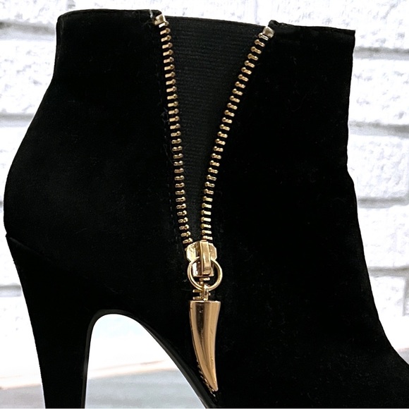 Velvet Stiletto Statement Booties ✨ Black with Gold Zipper Size 7 - Picture 3 of 5